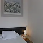 Angeles Plaza Πανσιόν 2*