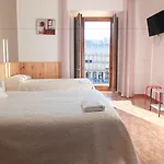 Angeles Plaza Πανσιόν 2*