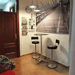 Πανσιόν Angeles Plaza 2*