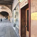 Πανσιόν Angeles Plaza 2*