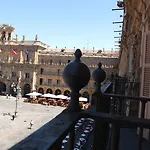 Angeles Plaza Πανσιόν 2*