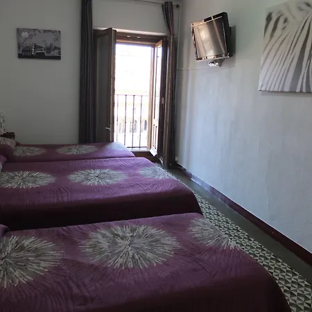 Angeles Plaza Гостевой дом Саламанка