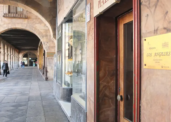 Maison d'hôtes Angeles Plaza 2*